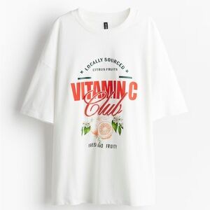 H&M // OVERSIZED MOTIF-DETAIL T-SHIRT